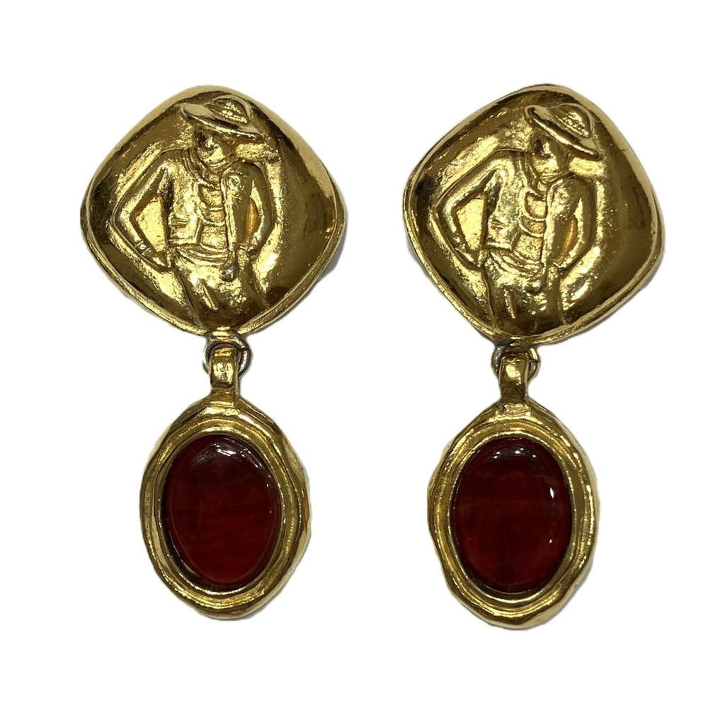 Chanel earrings, Mademoiselle design, total weight 25.5g, alloy, Gripoix.